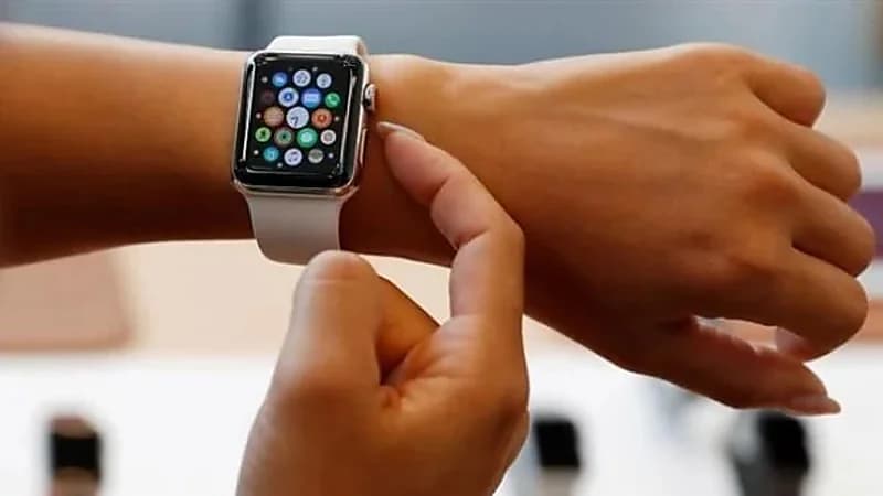 إنقاذ امرأة علقت بين الصخور أثناء السباحة بفضل الساعة الذكية