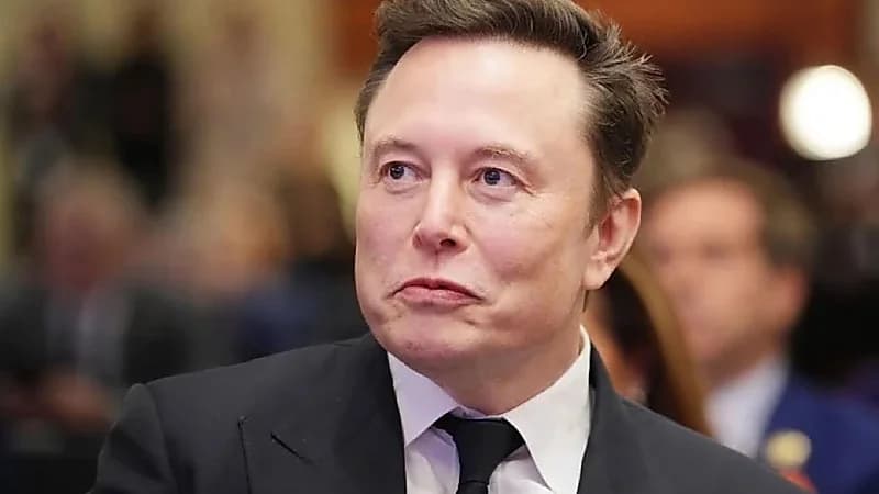 موظف يكشف قواعد تسلا الصارمة وإيلون ماسك يرد