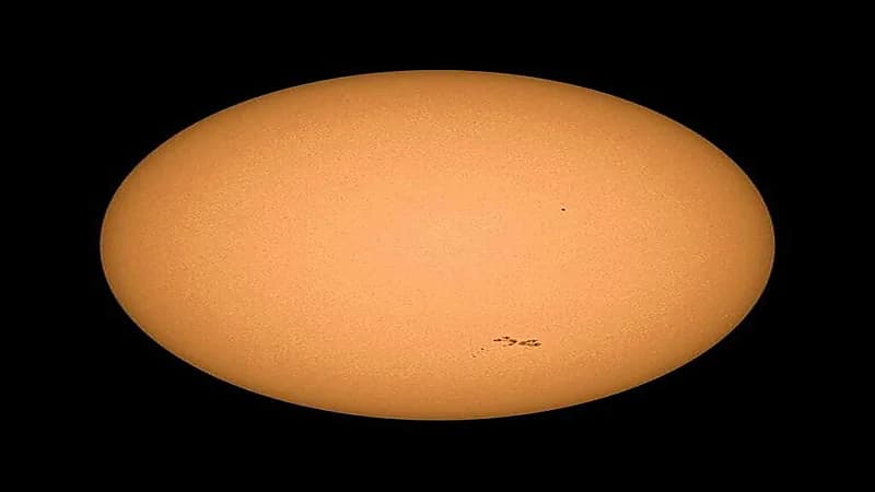 فلكية جدة ترصد نشاط البقعة الشمسية اليوم