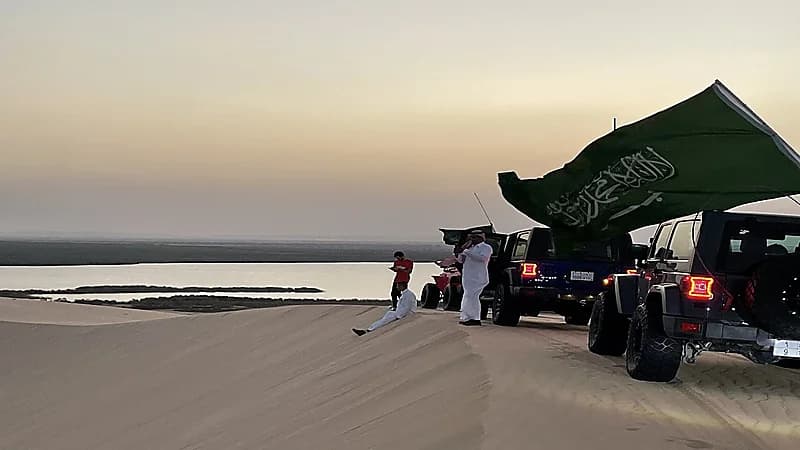 سفير اليابان ينشر صورًا لـ" بحيرة الأصفر" بالأحساء: "لم أتخيل وجود مثلها "