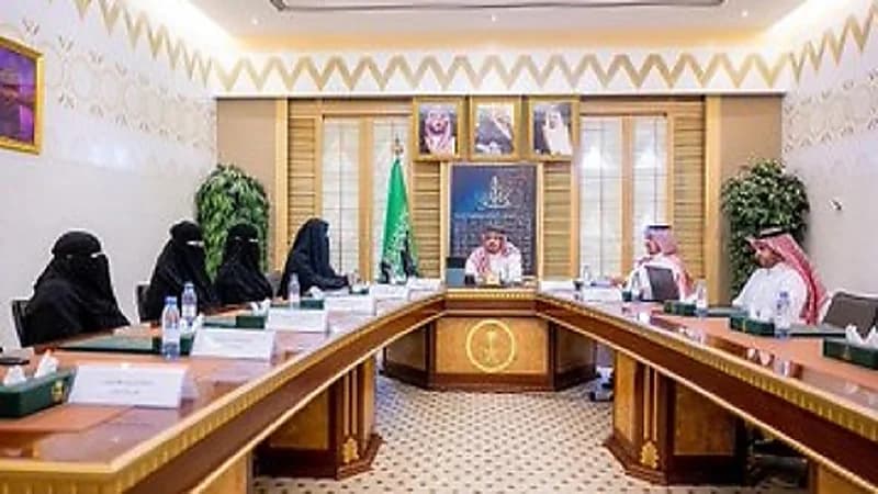 أمير القصيم يوجّه بتعميم ثلاثة مسارات للترشح في جائزة شقائق الرجال