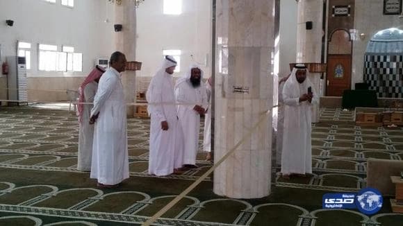 بالصور.. تضرر احدى المساجد من المقذوفات الحوثية في صامطة