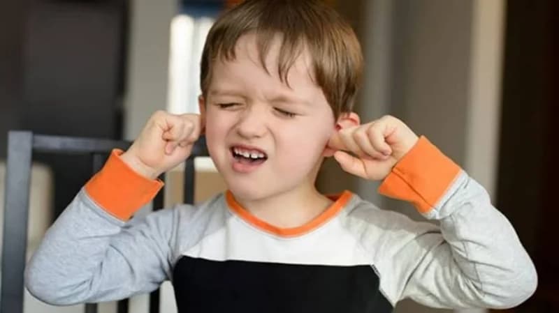 أسباب وأعراض متلازمة توريت التي يصاب بها الأطفال