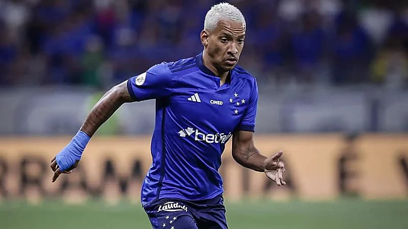 انتقال محترف الهلال لكروزيرو البرازيلي