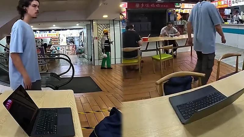 شاب يجري تجربة تكشف الفارق بين الدول في سرقة الأجهزة المحمولة.. فيديو