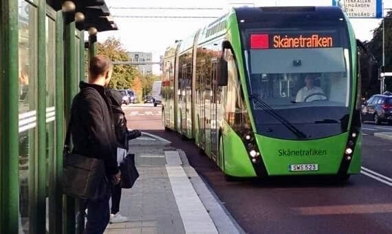 طفل يخدع الركاب و يقود حافلة في " ألمانيا "