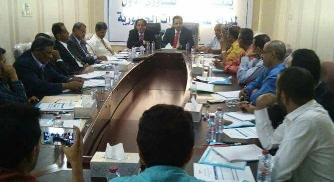 وزير النقل اليمني يؤكد على عدم وجود أي خطورة على عودة الرحلات الجوية إلى اليمن