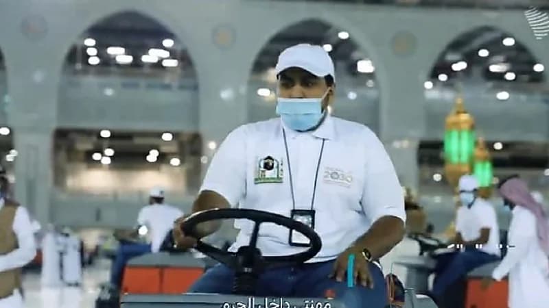 شاهد.. المالكي: أشعر بسعادة داخلية لا توصف في تعقيم وتطهير الحرم