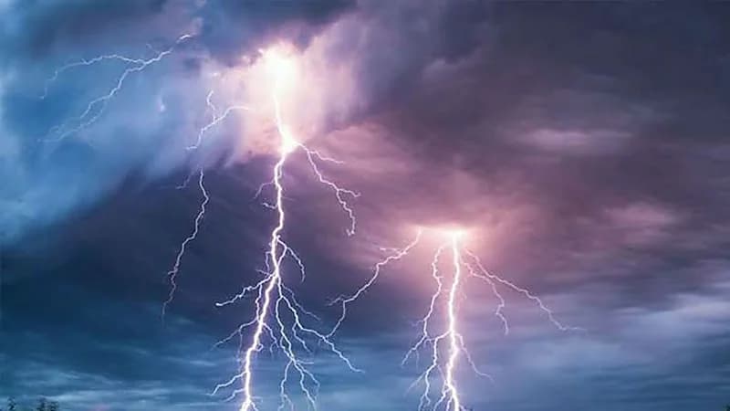 الأرصاد: سحب رعدية مصحوبة برياح نشطة على عدة مناطق بالرياض