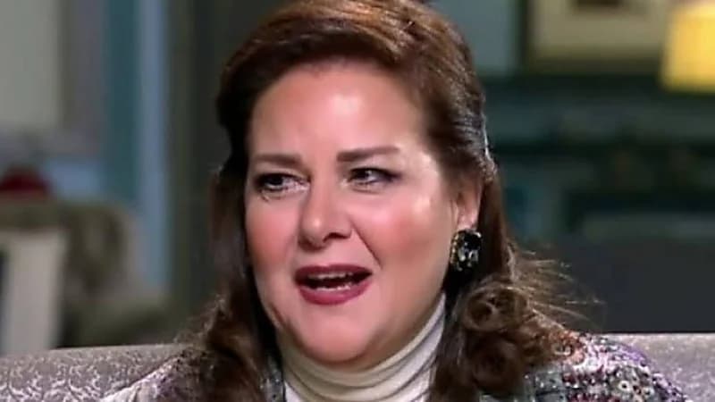 خبيرة تجميل شهيرة تبدع في تقليد شخصية الراحلة دلال عبدالعزيز "فيديو"