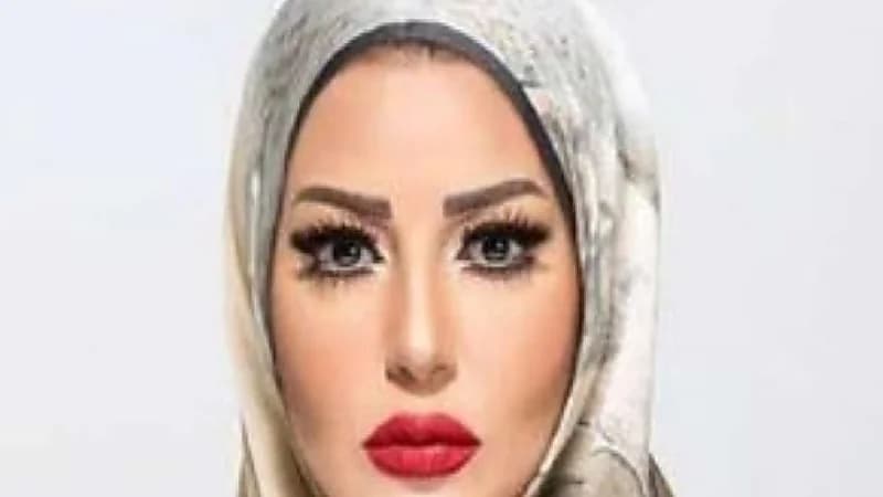 سمية الخشاب تحرج متابعاً انتقدها بالحجاب