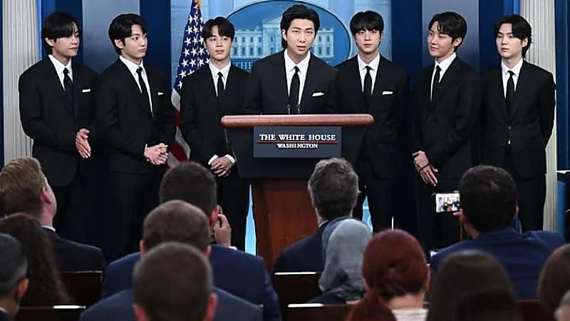 شاهد.. بايدن يستضيف فرقة بي تي إس الكورية الشهيرة في البيت الأبيض