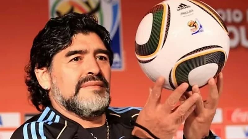 اتهام 8 أفراد من الطاقم الطبي لمارادونا ومحاكمتهم بتهمة القتل غير العمد