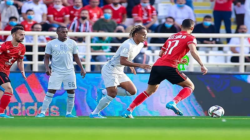 حسم الجدل بشأن تنظيم مواجهة ودية بين الهلال والأهلي المصري