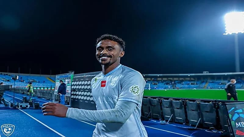 الهلال يؤجل الرد على عروض الطريس والدوسري