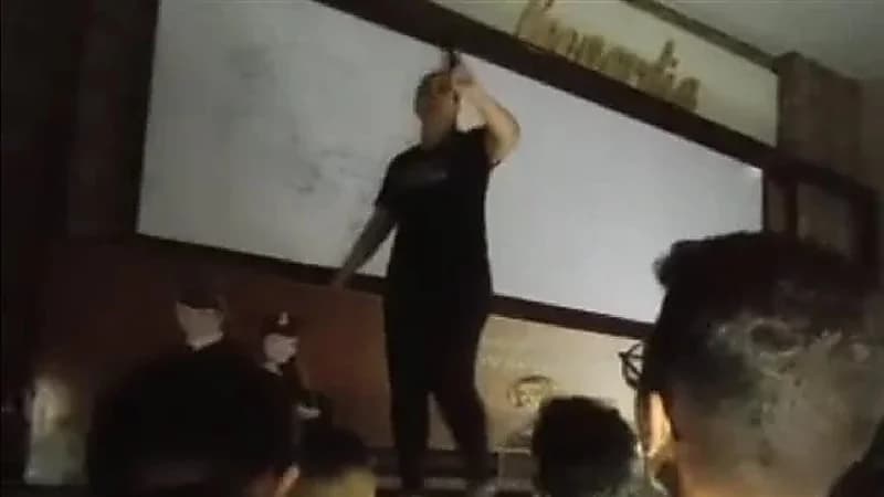 شاهد .. معلمة مصرية تثير الغضب بطريقة شرحها الغير لائقة