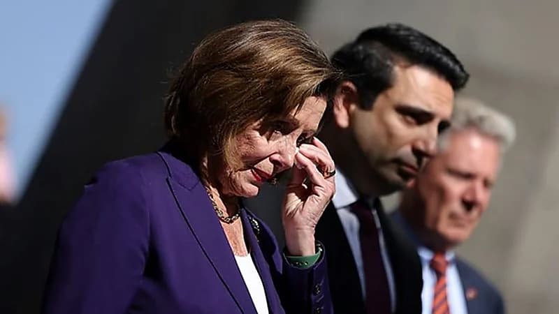 شاهد.. دموع نانسي بيلوسي أمام النصب التذكاري لضحايا المذبحة الأرمنية