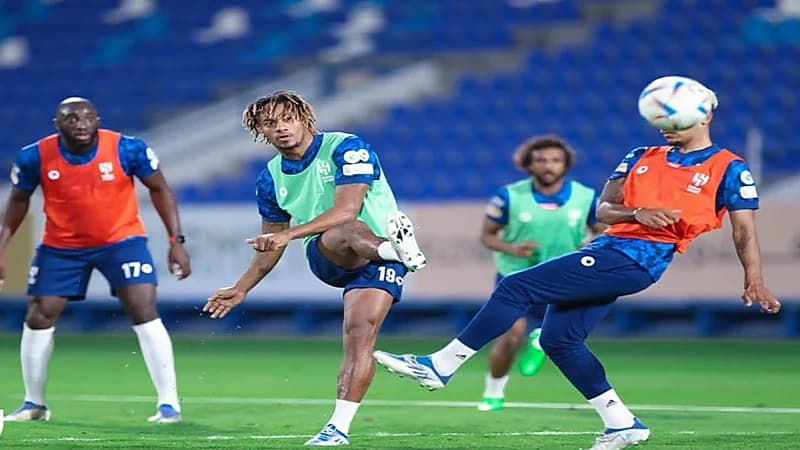 رباعي الهلال يواصلون تدريباتهم التأهيلية