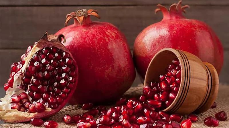 فوائد تناول الرمان قبل النوم