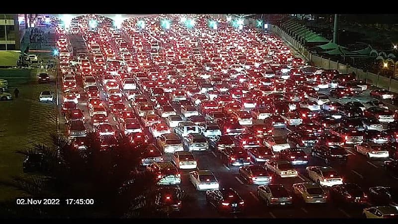 بالفيديو .. عطل تقني يضرب منافذ سلوى والرقعي وجسر الملك فهد وحالة عمار