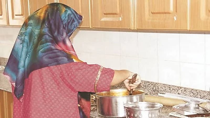 توضيح من الجوازات بشأن العمالة المنزلية ورسوم الإقامة