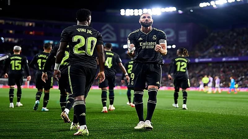 ريال مدريد يتخطى بلد الوليد بهدفي بنزيما