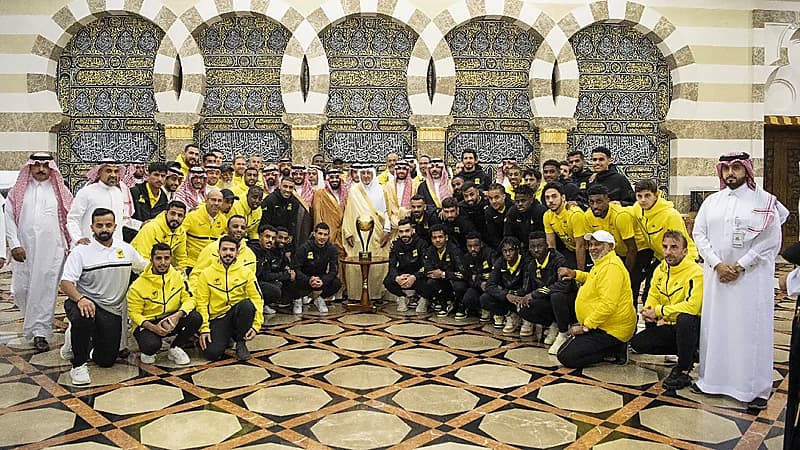 بالفيديو والصور.. أمير مكة يستقبل إدارة ولاعبي الاتحاد