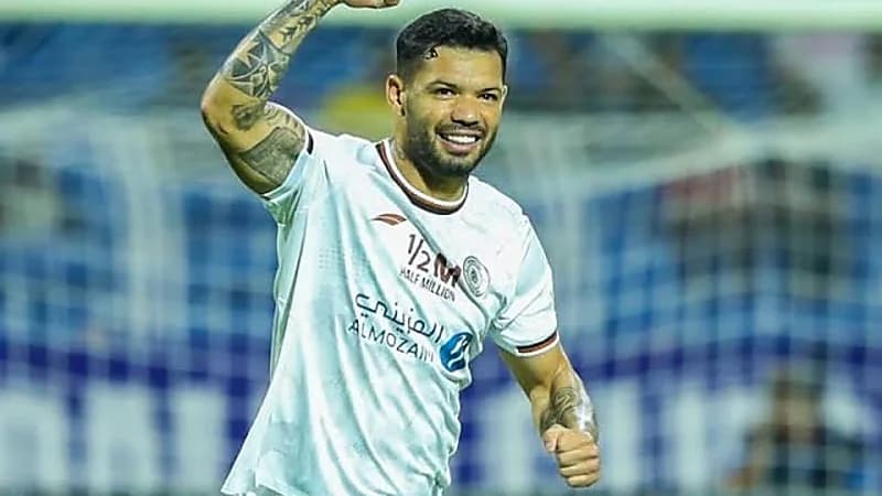 لاعب الشباب يبدأ برنامجه التأهيلي قبل مواجهة الهلال