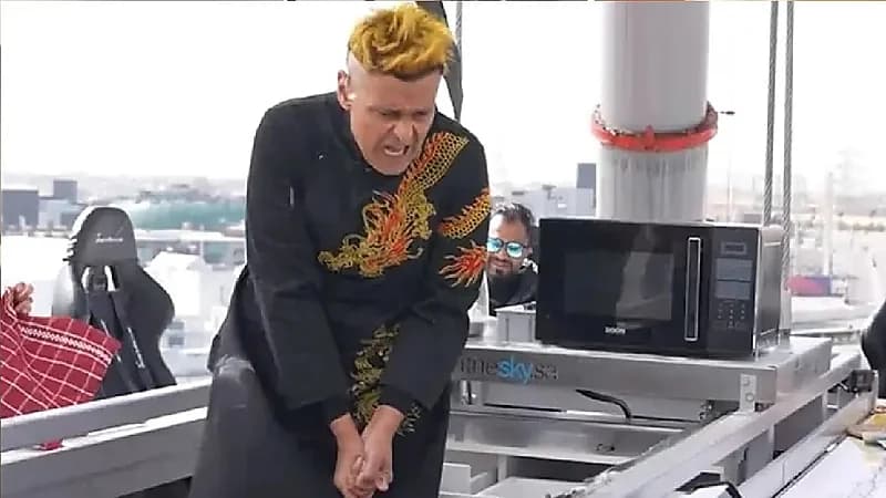 بالفيديو .. ثعبان يلدغ رامز جلال