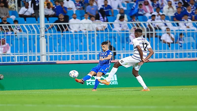 الهلال يتعادل أمام الطائي بثنائية