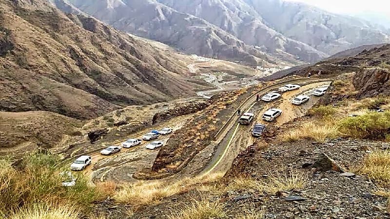 الانهيارات تعطل سير المركبات بعقبة الصماء