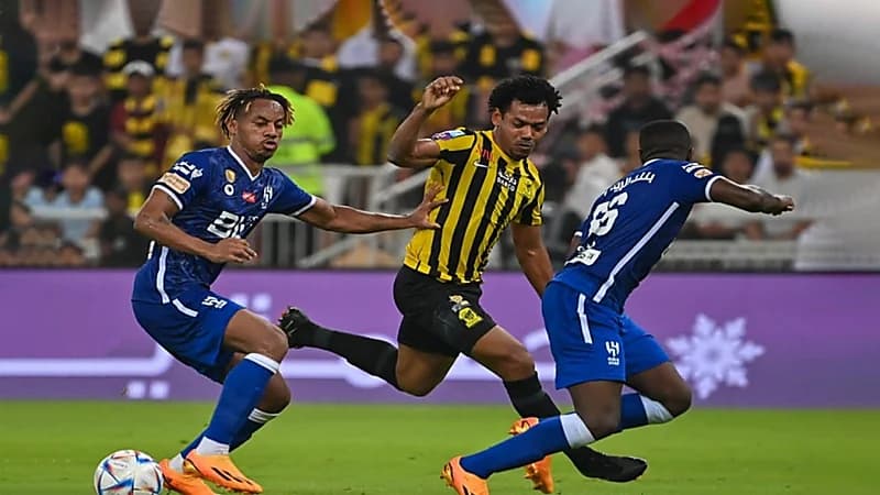 مواجهة شرسة بين الهلال والاتحاد لحصد لقب الدوري