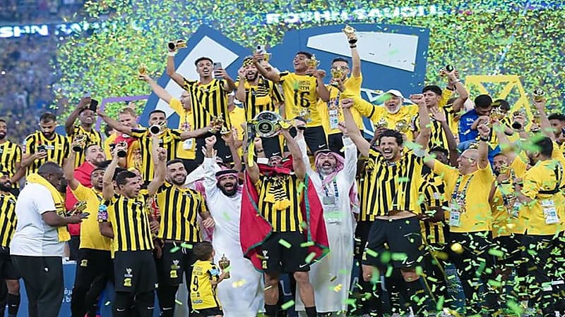فرحة لاعبي الاتحاد أثناء احتفالهم بالتتويج بلقب دوري روشن ..فيديو