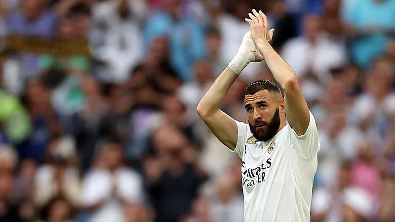 بنزيما يودع جماهير الريال قبل الإنتقال للإتحاد - صور