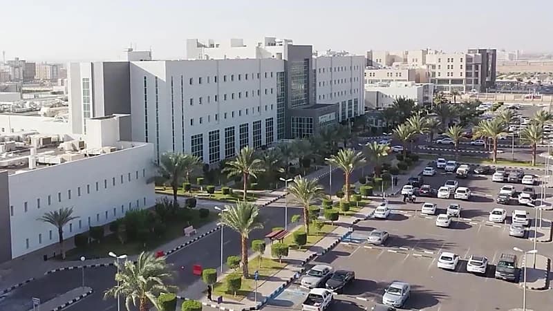 يقظة حارس أمن في تخصصي تبوك تنقذ حياة مقيمة مصرية