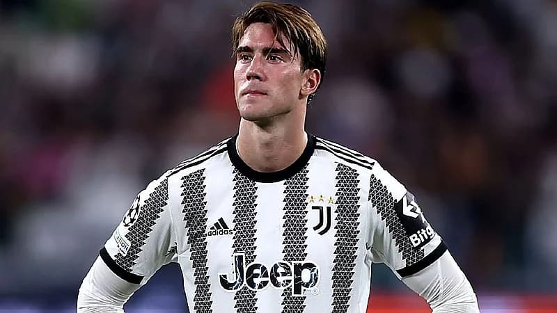 جماهير فرنسية تحذر لاعب بقطع أصابعه