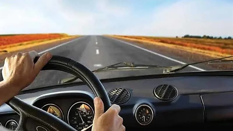 مختص يحذر من تناول الوجبات في المطاعم علي طرق السفر الطويلة