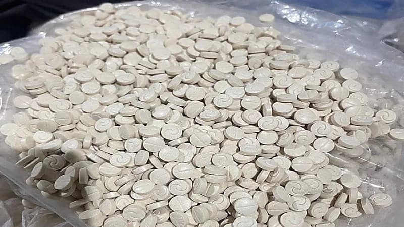 ضبط 6,438 قرص إمفيتامين بمخبأ سري داخل مركبة بالرياض