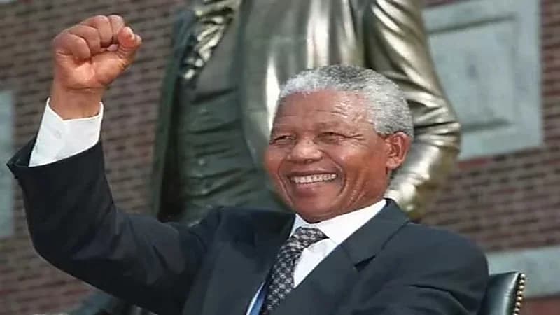 النصب التذكاري لنيلسون مانديلا يتعرض للتدمير في إنجلترا