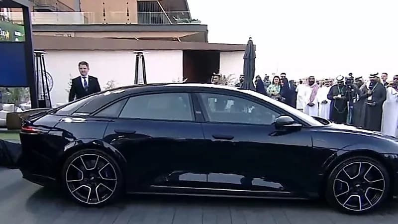 لحظة الكشف عن أسرع سيارة سيدان كهربائية في العالم..فيديو
