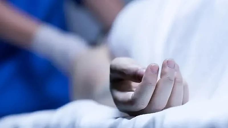 شاب يحطم رأس والدته