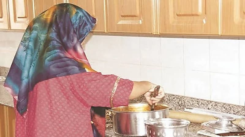 قانوني يوضح كيفية الإبلاغ عن احتيال مكاتب الاستقدام..فيديو