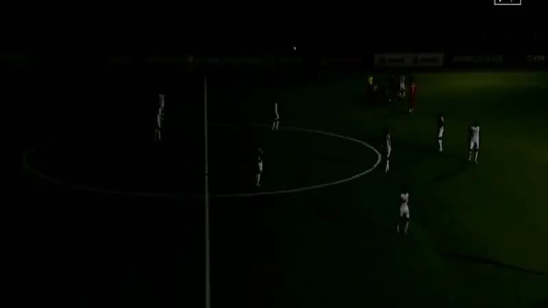 لحظة توقف الإنارة في ملعب مباراة الأخضر وطاجيكستان .. فيديو