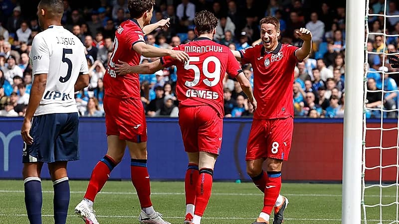 أتلانتا يطيح نابولي بثلاثية