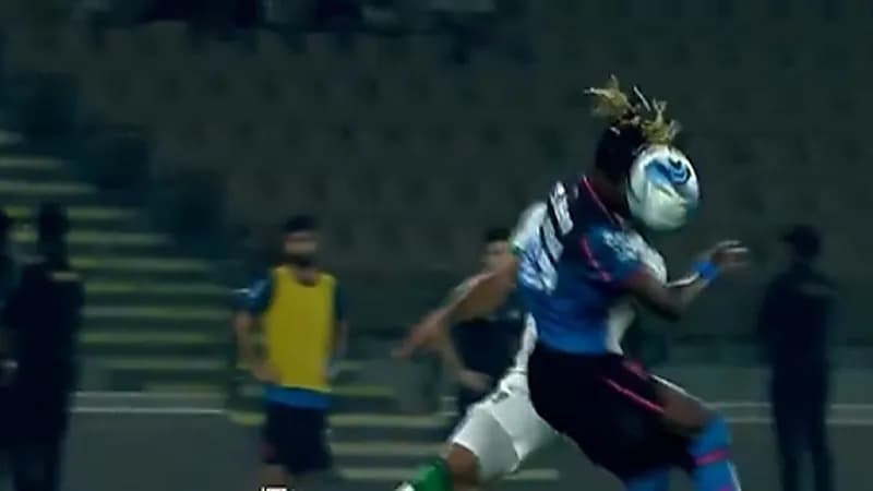 لحظة إصابة علي مجرشي وإسلام هوساوي بعد تداخل عنيف .. فيديو