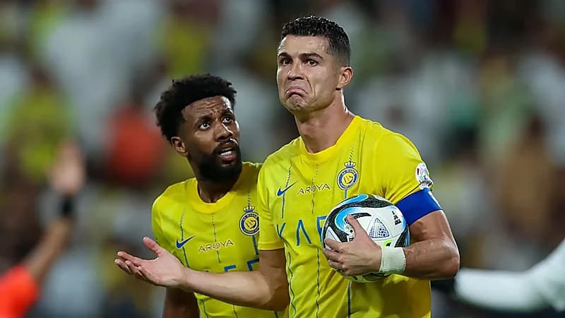 رئيس الفيفا يهنئ مهاجم النصر رونالدو