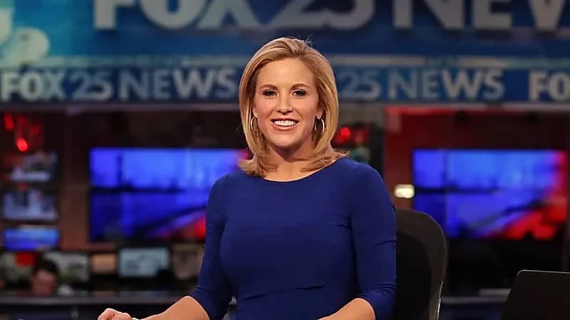 تصرف احترافي من مذيعة ابتلعت ذبابة على الهواء مباشرة .. فيديو