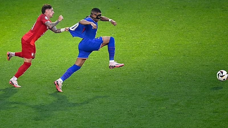 تصرف غريب من مدافع بولندا لإيقاف مبابي .. فيديو