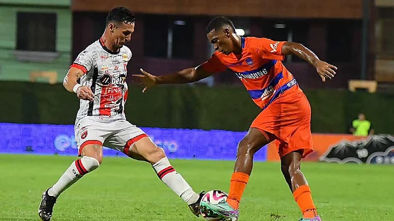 تسلل وهمي .. خطأ تحكيمي واسع بالدوري الفنزويلي .. فيديو