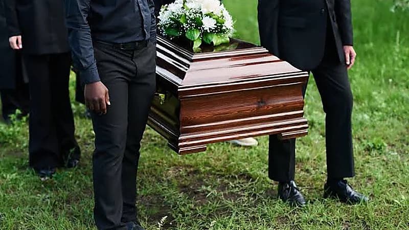 السجن لأب ادعى وفاته هروبًا من دفع نفقة طفله بأمريكا